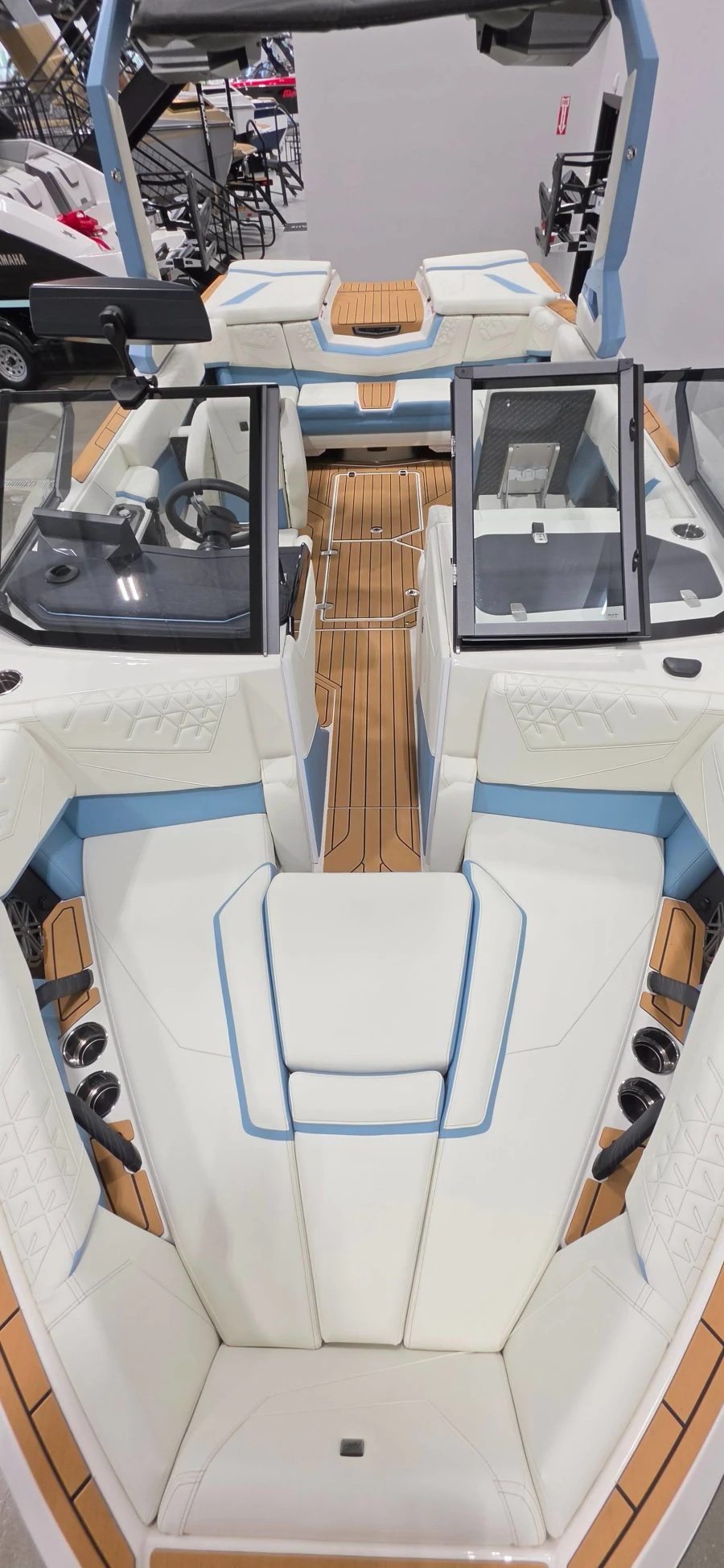 2027-nautique-s23-143070-image4