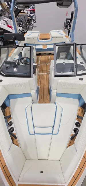 2027-nautique-s23-143070-image4