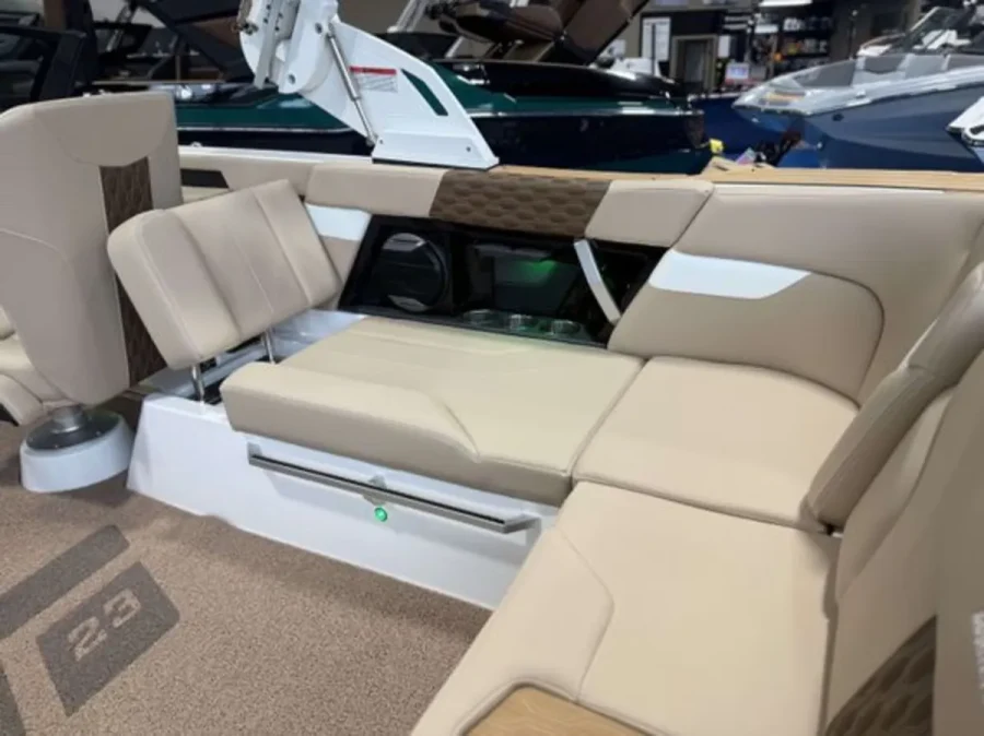2026-mastercraft-xt23-143121-image9.webp
