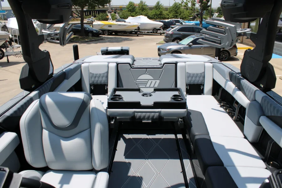2026-malibu-m242-143127-image13.webp