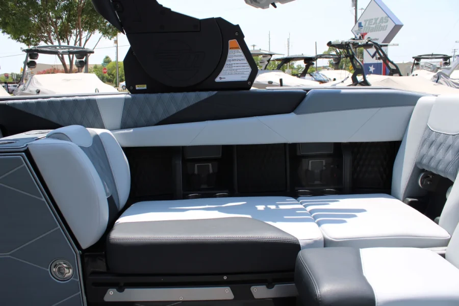 2026-malibu-m242-143127-image15.webp