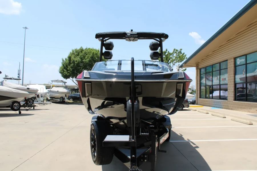 2026-malibu-m242-143127-image2.webp