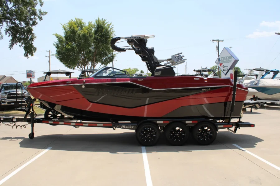 2026-malibu-m242-143127-image4.webp