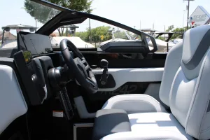 2026-malibu-m242-143127-image9.webp