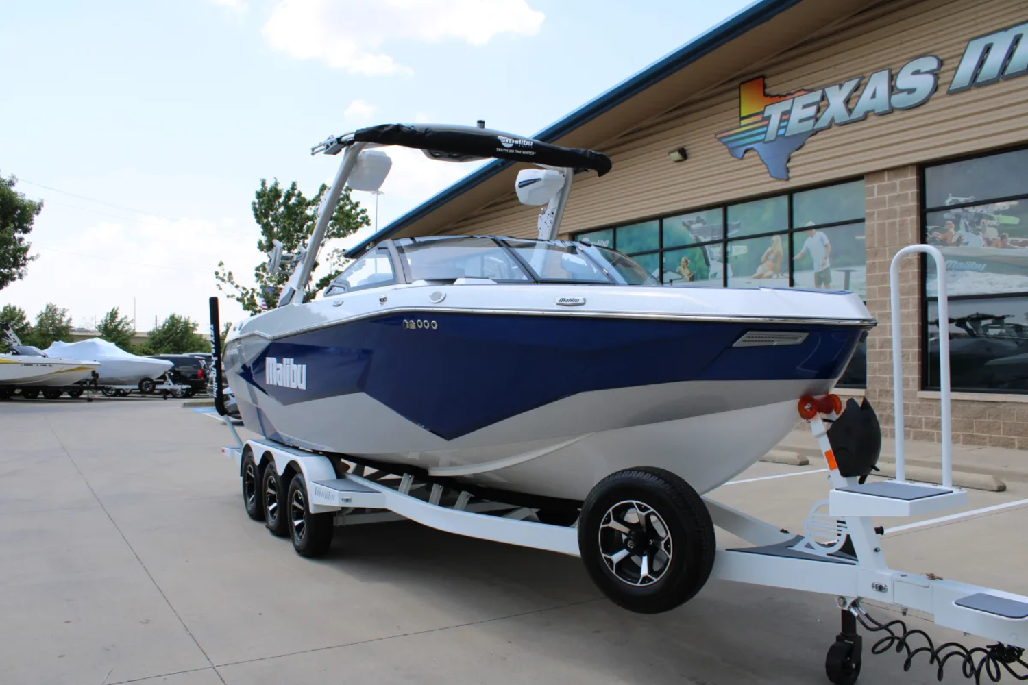 2026 Malibu 25 LSV