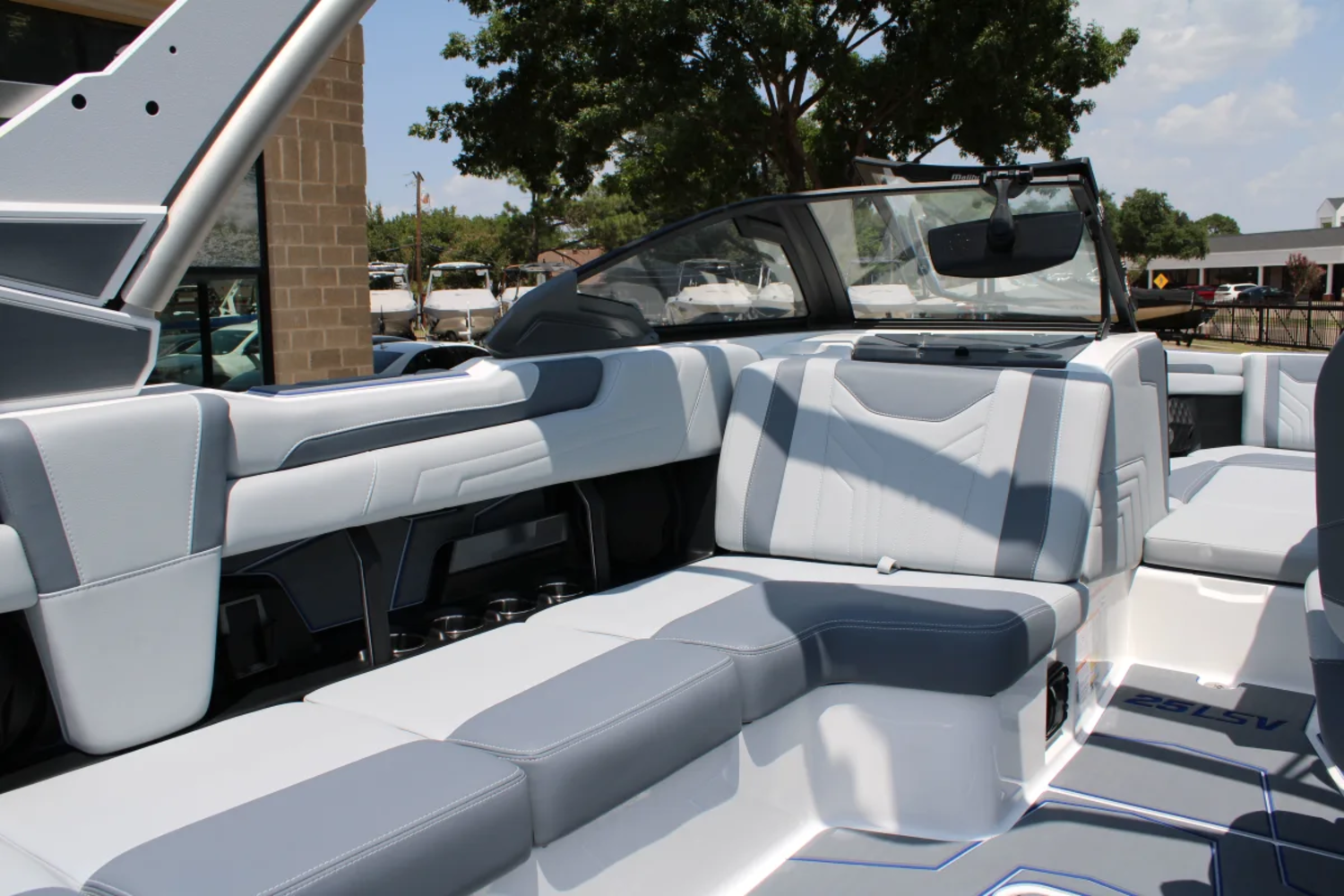 2026 Malibu 25 LSV