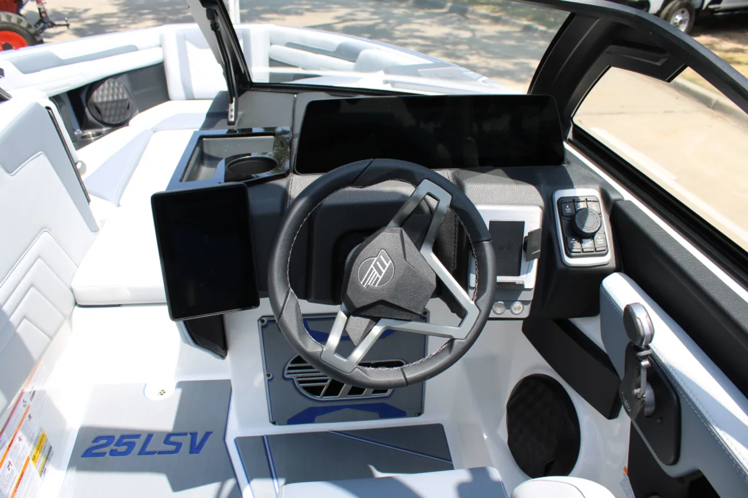 2026 Malibu 25 LSV