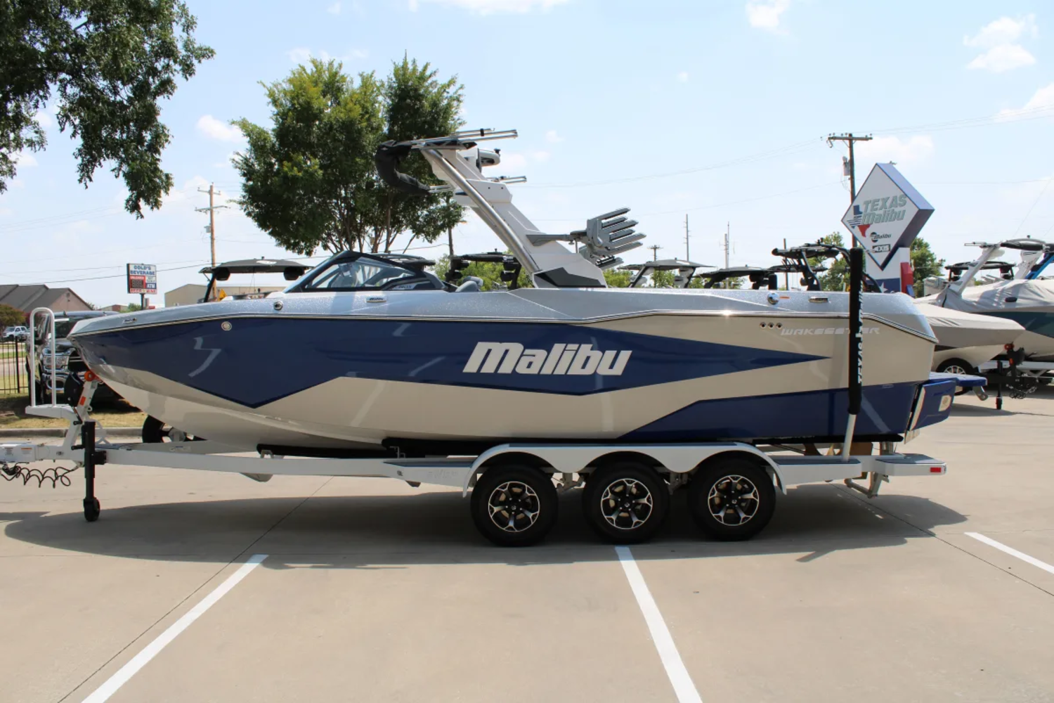 2026 Malibu 25 LSV