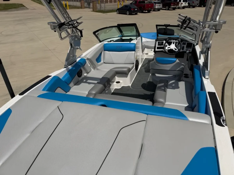 2019-mastercraft-nxt20-143148-image3.webp