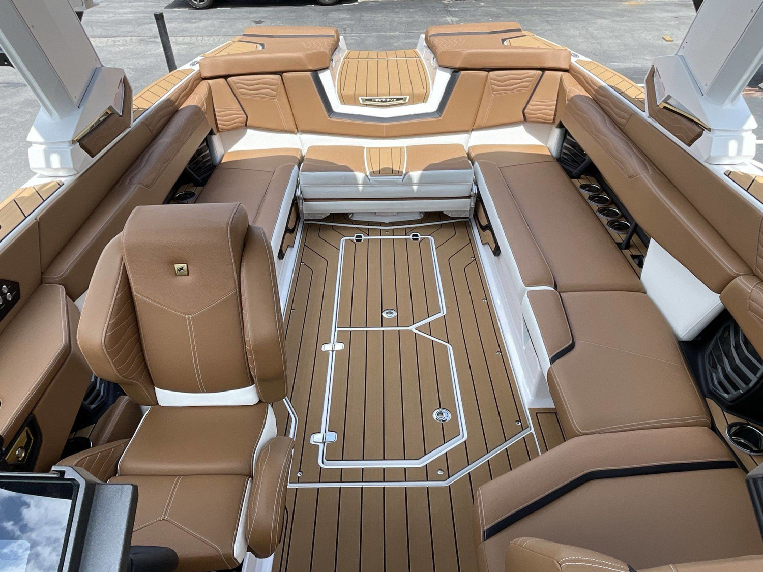 2027 Nautique G25