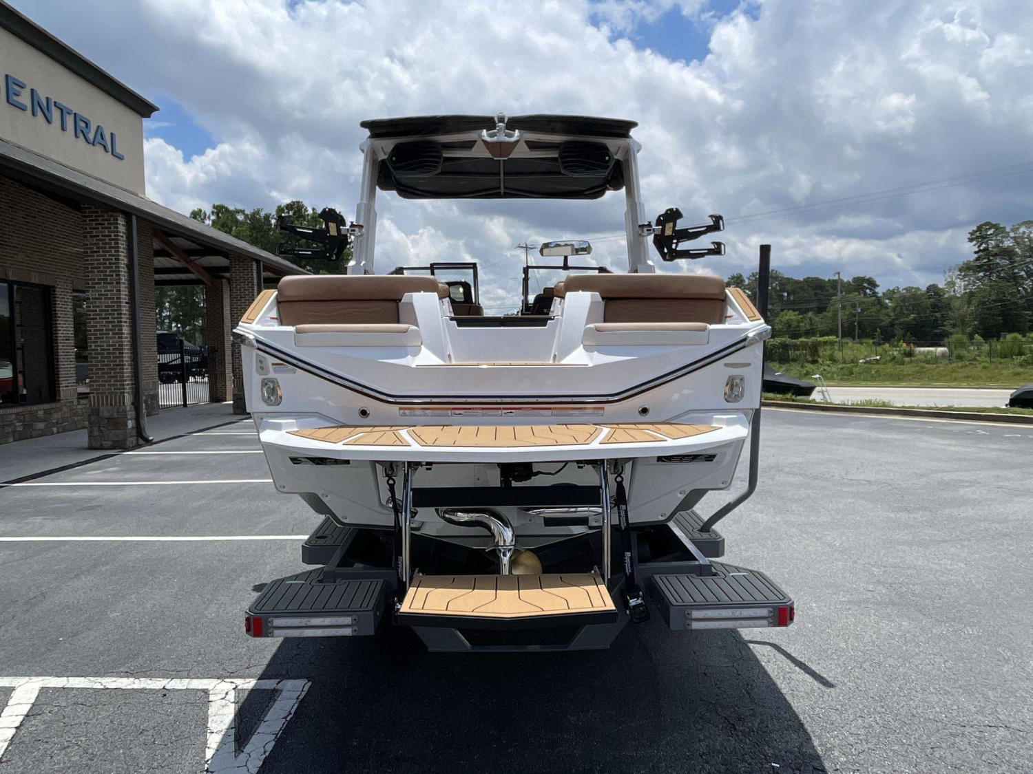 2027 Nautique G25