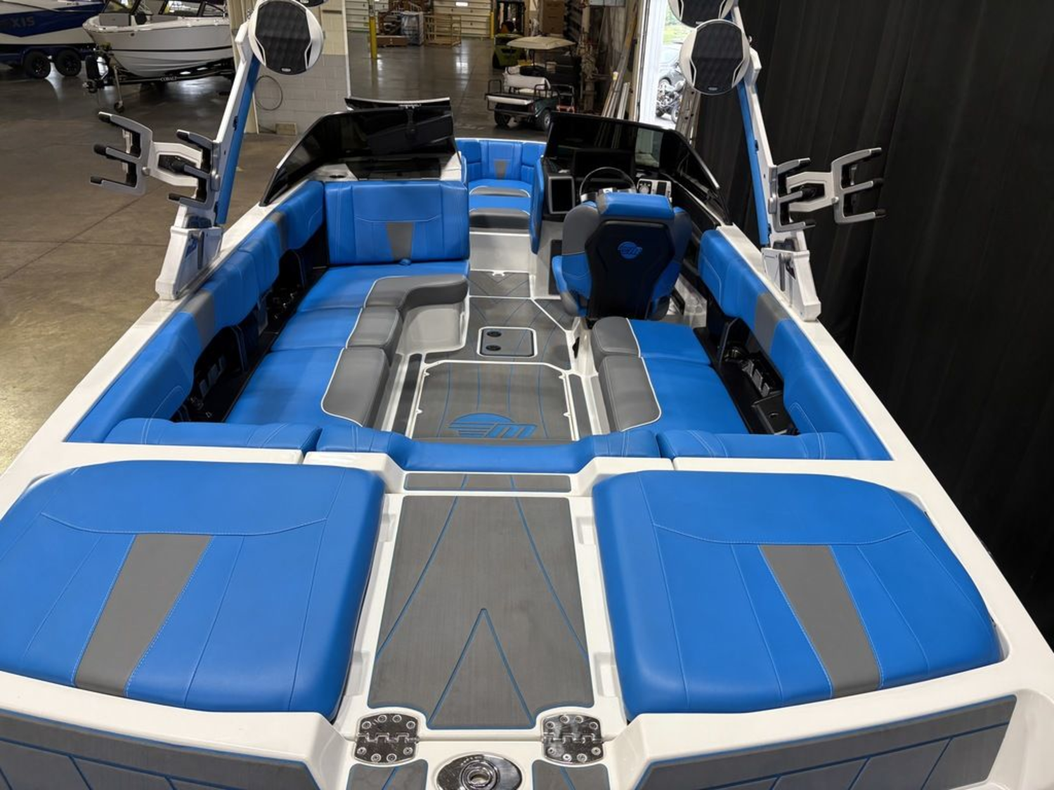 2022 Malibu Boats 23 LSV