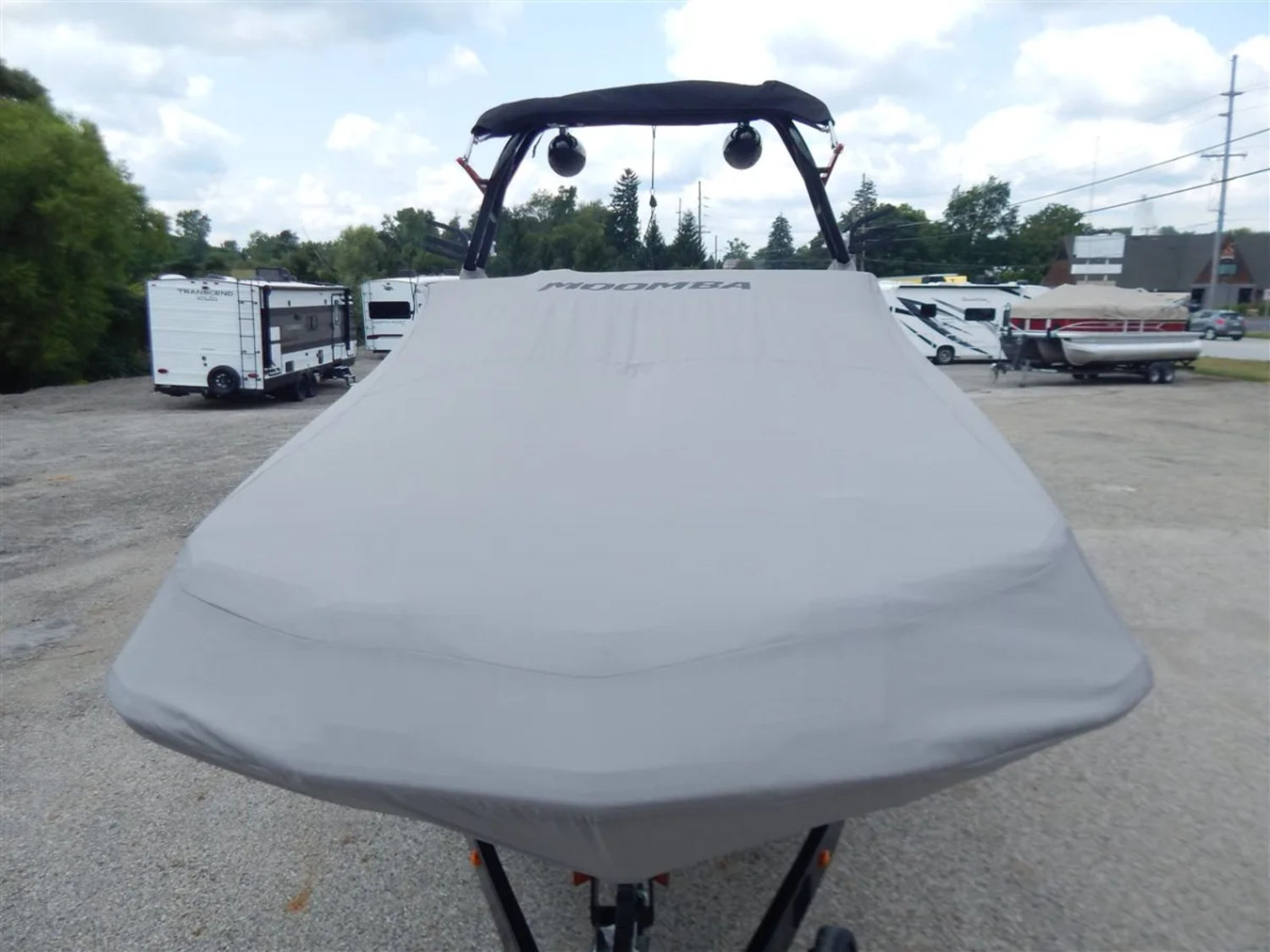 2023 Moomba Max Indmar 6.2 Liter Raptor Boatmate Trailer Wetsounds Stereo