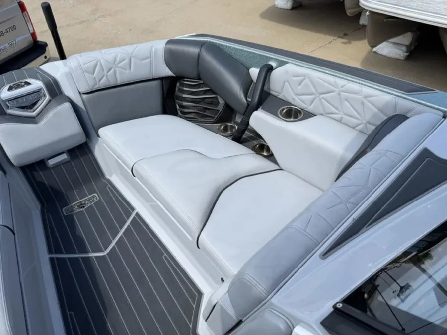 2023-nautique-g23-paragon-143210-image14.webp