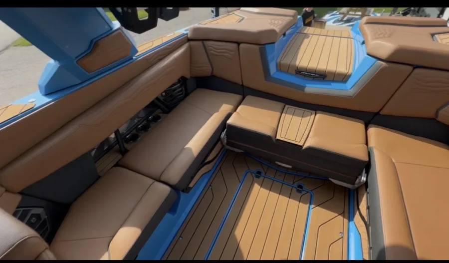 2025-nautique-g23-143262-image8_232245.webp