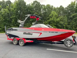 2017-malibu-wakesetter-23-lsv-143291-image0.webp