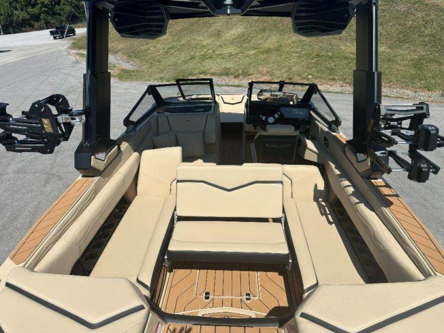 2027 Nautique G25