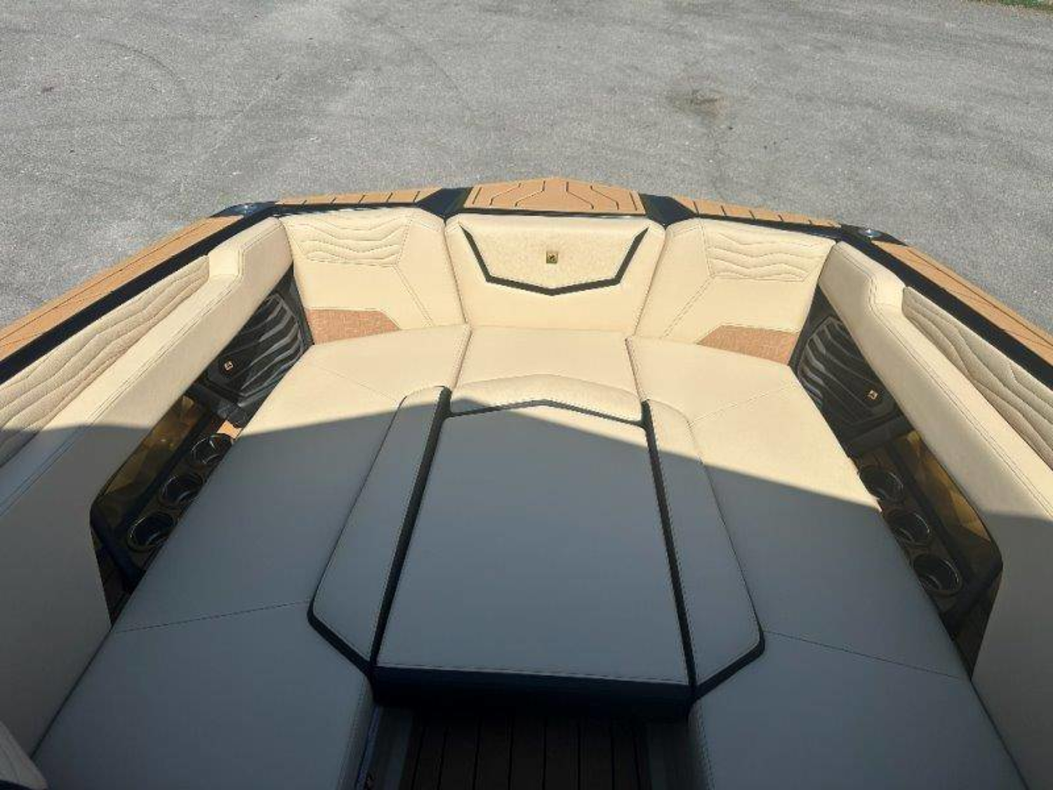 2027 Nautique G25