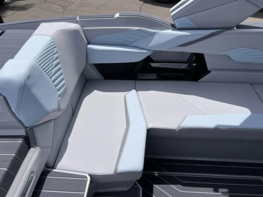 2027-mastercraft-x23-144879-image16