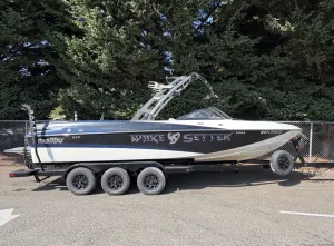 2012-malibu-wakesetter-247-lsv-144909-image0.webp