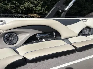 2012-malibu-wakesetter-247-lsv-144909-image7.webp