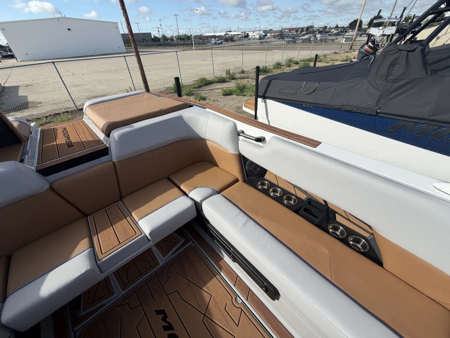 2027 MOOMBA TYKON