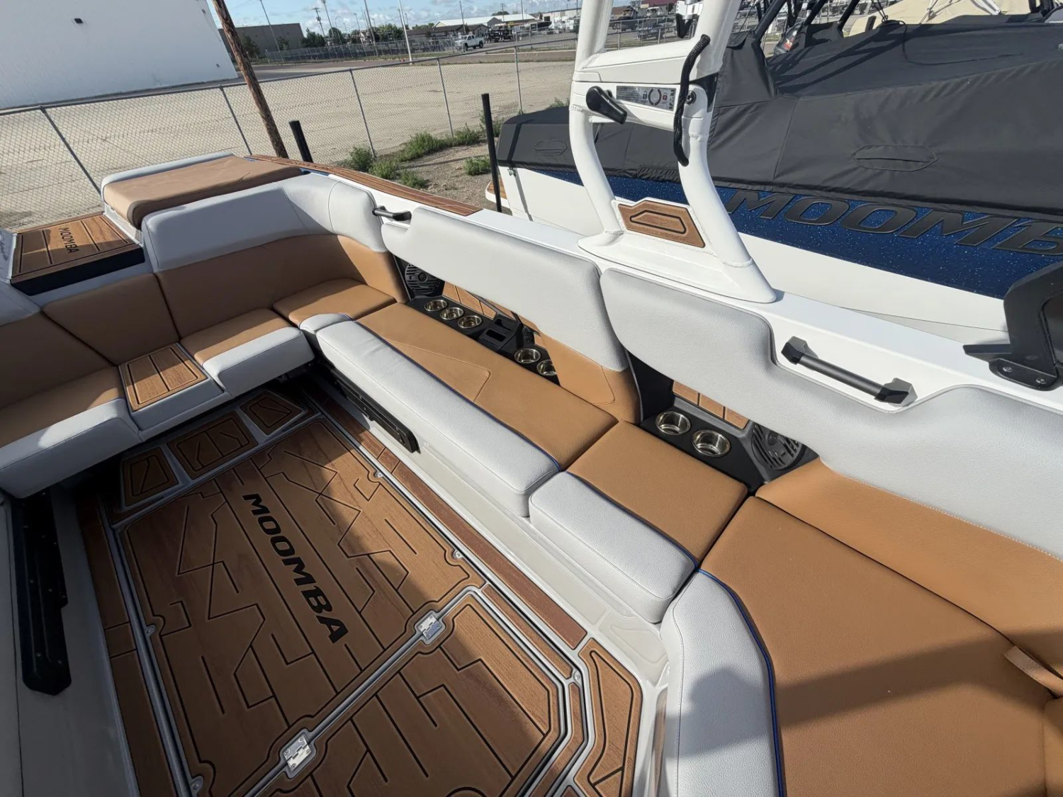 2027 MOOMBA TYKON