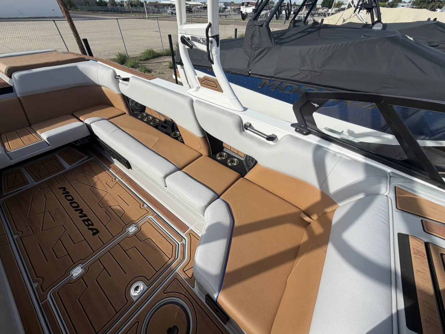 2027 MOOMBA TYKON