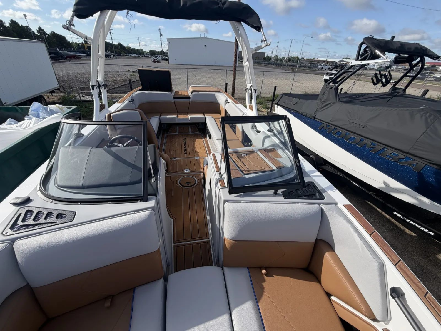 2027 MOOMBA TYKON