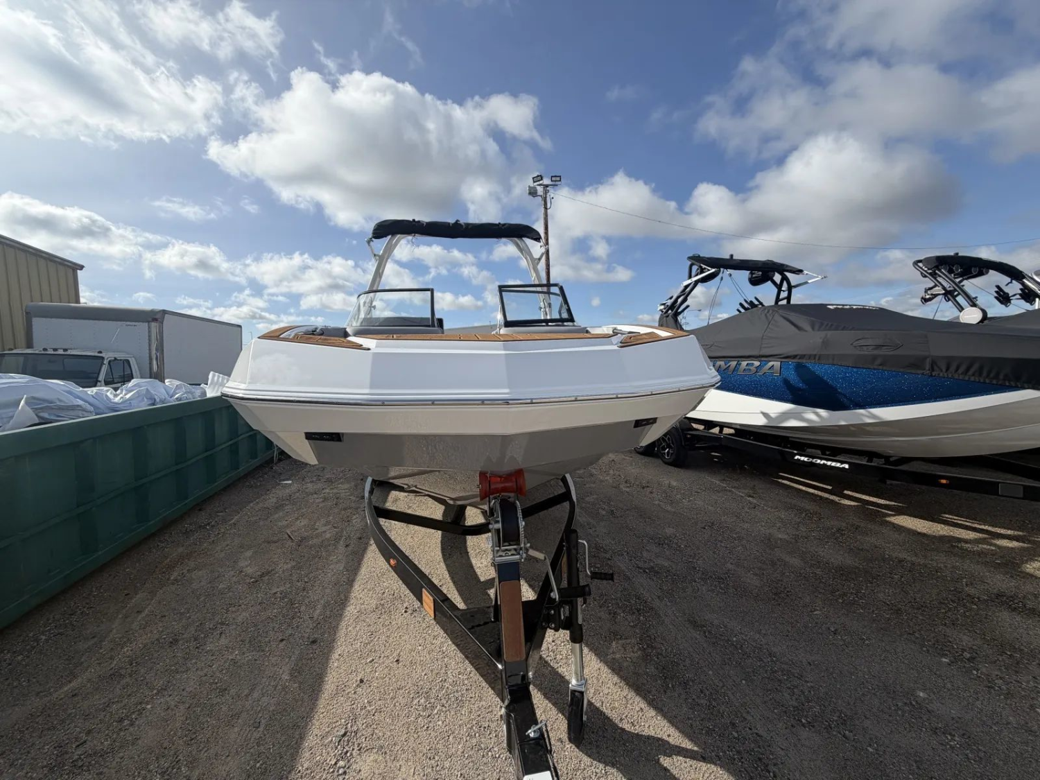 2027 MOOMBA TYKON