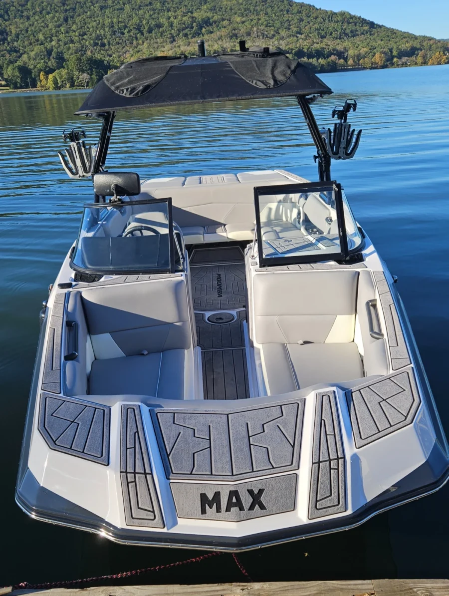 2023-moomba-max-145651-image1.webp
