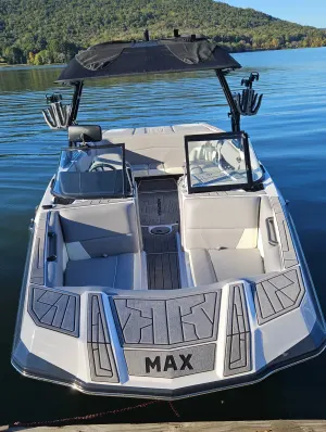 2023-moomba-max-145651-image1.webp