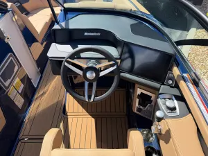 2027-mastercraft-xt22-145660-image12