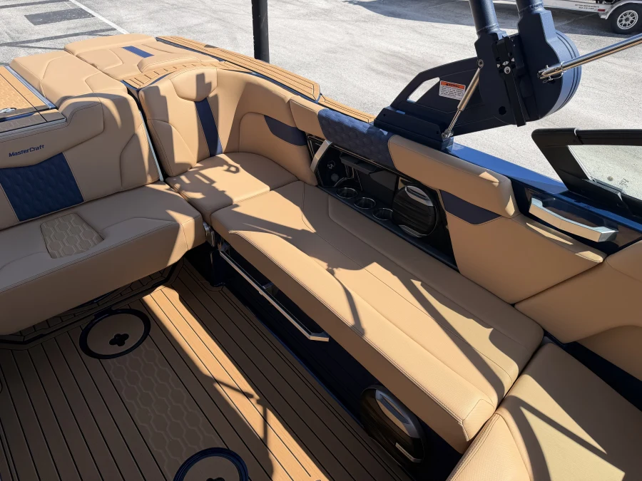 2027-mastercraft-xt22-145660-image13