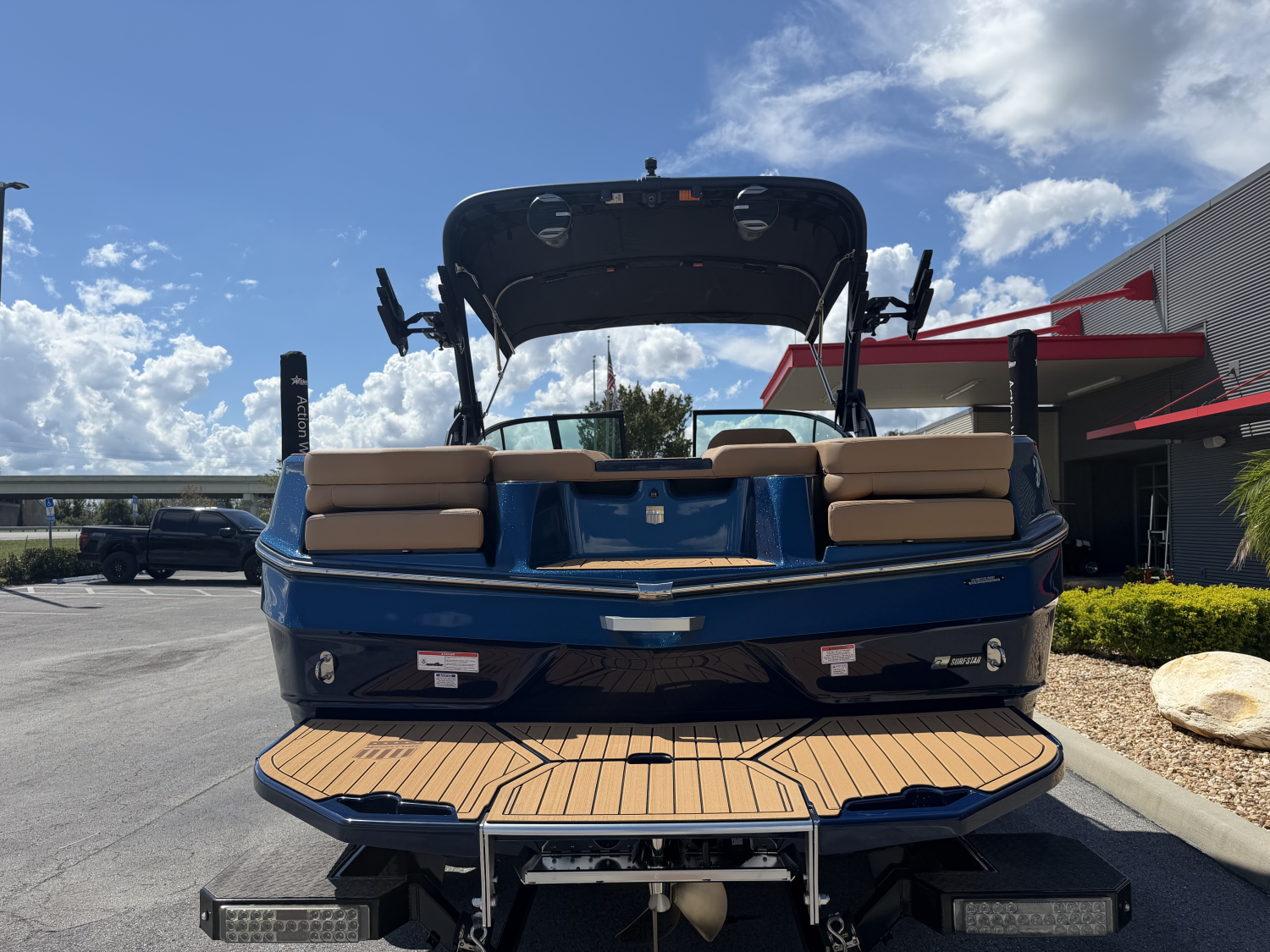 2027 MasterCraft XT22