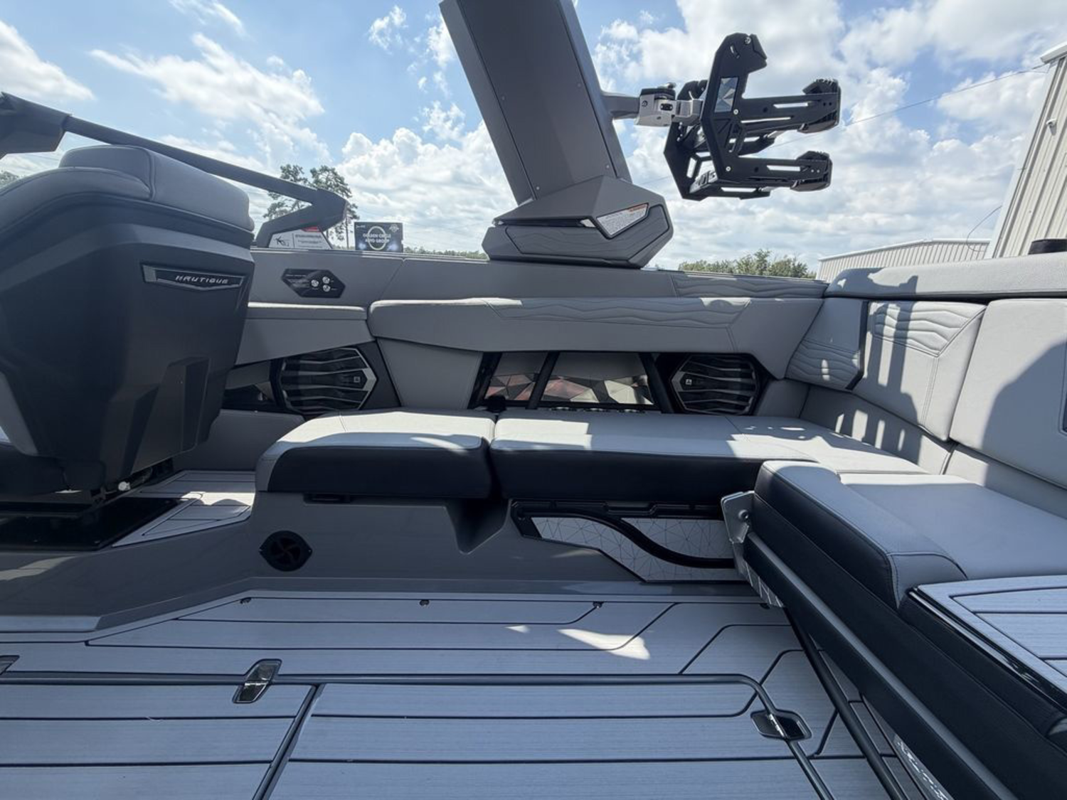2027 Nautique G23