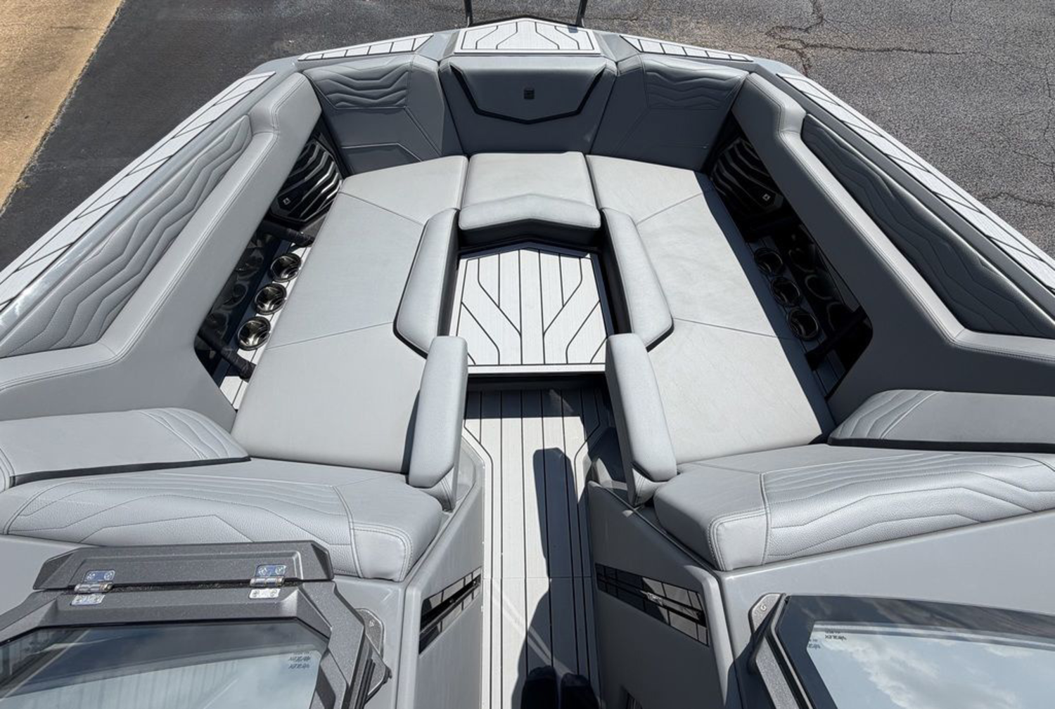 2027 Nautique G23