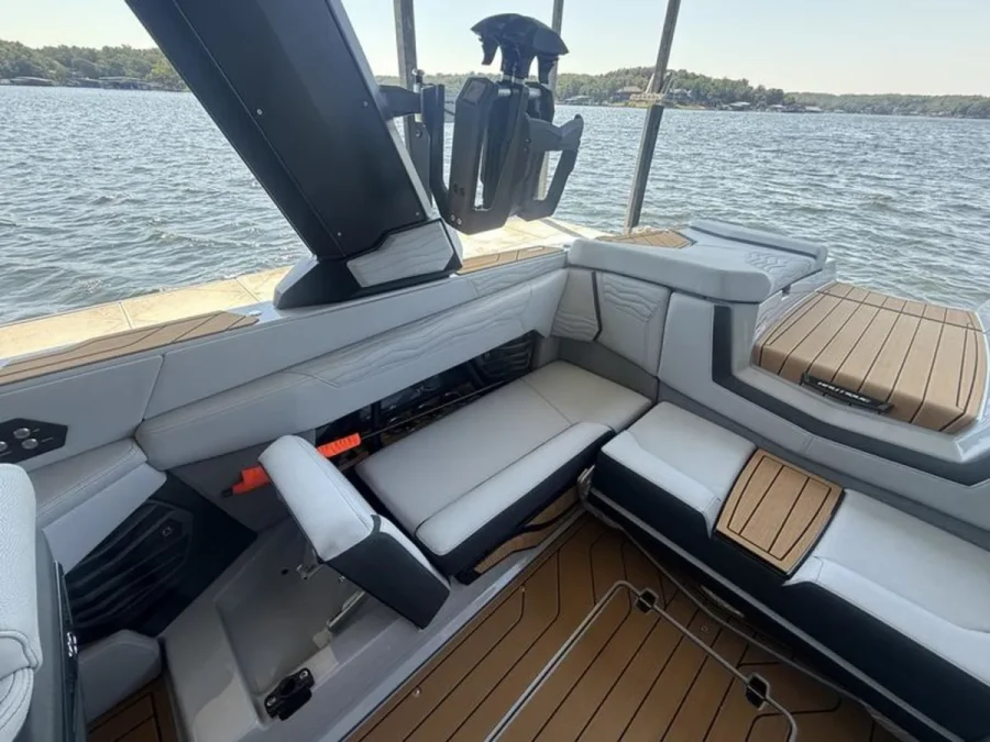 2025-nautique-g23-145712-image11.webp
