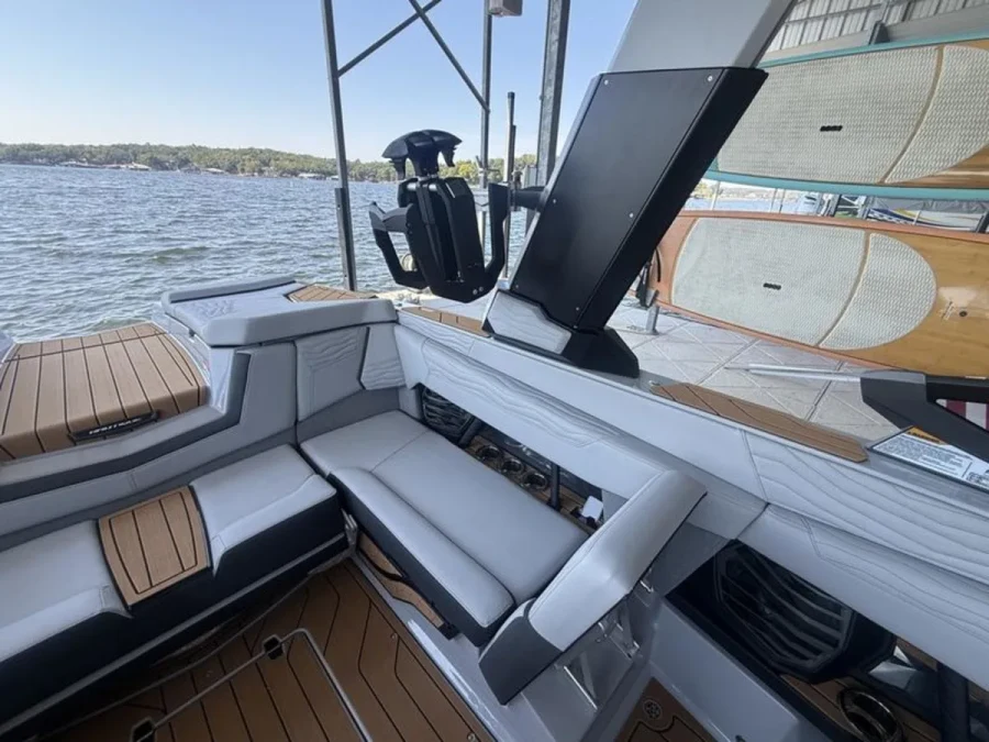 2025-nautique-g23-145712-image12.webp