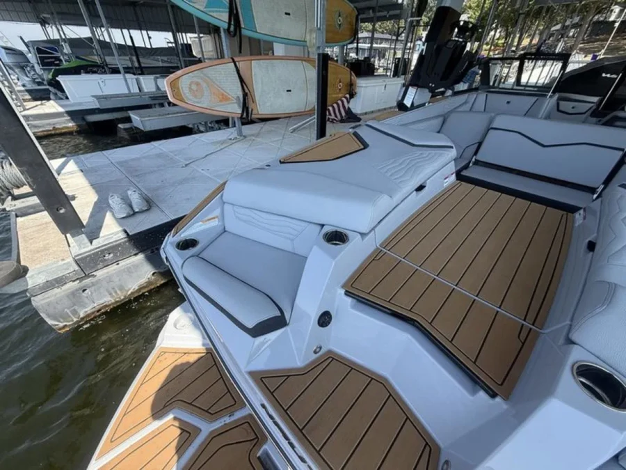 2025-nautique-g23-145712-image21.webp
