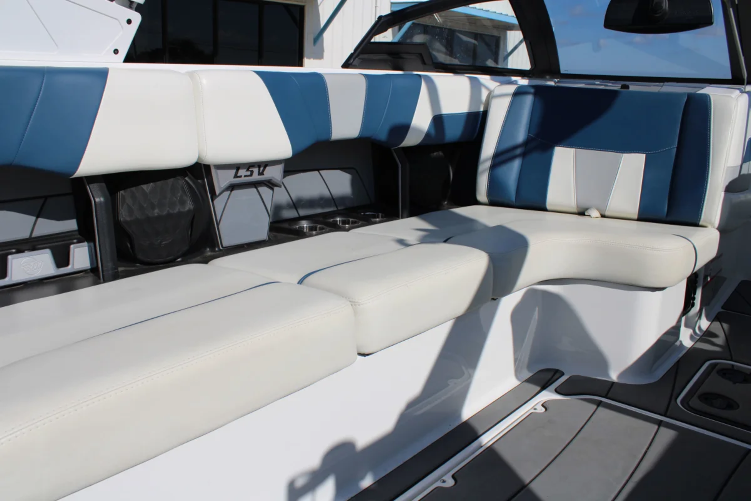 2022 Malibu 23 LSV