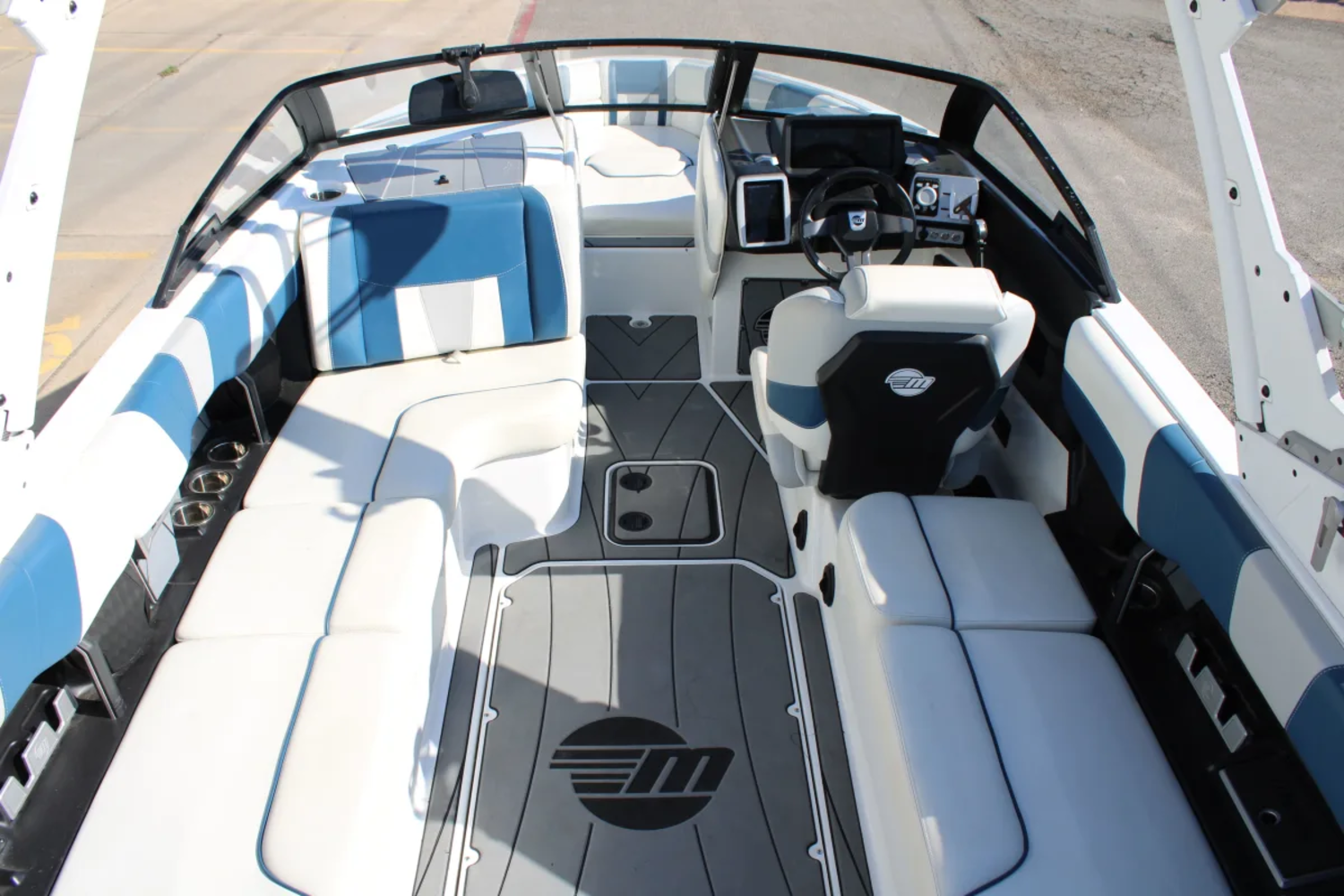 2022 Malibu 23 LSV