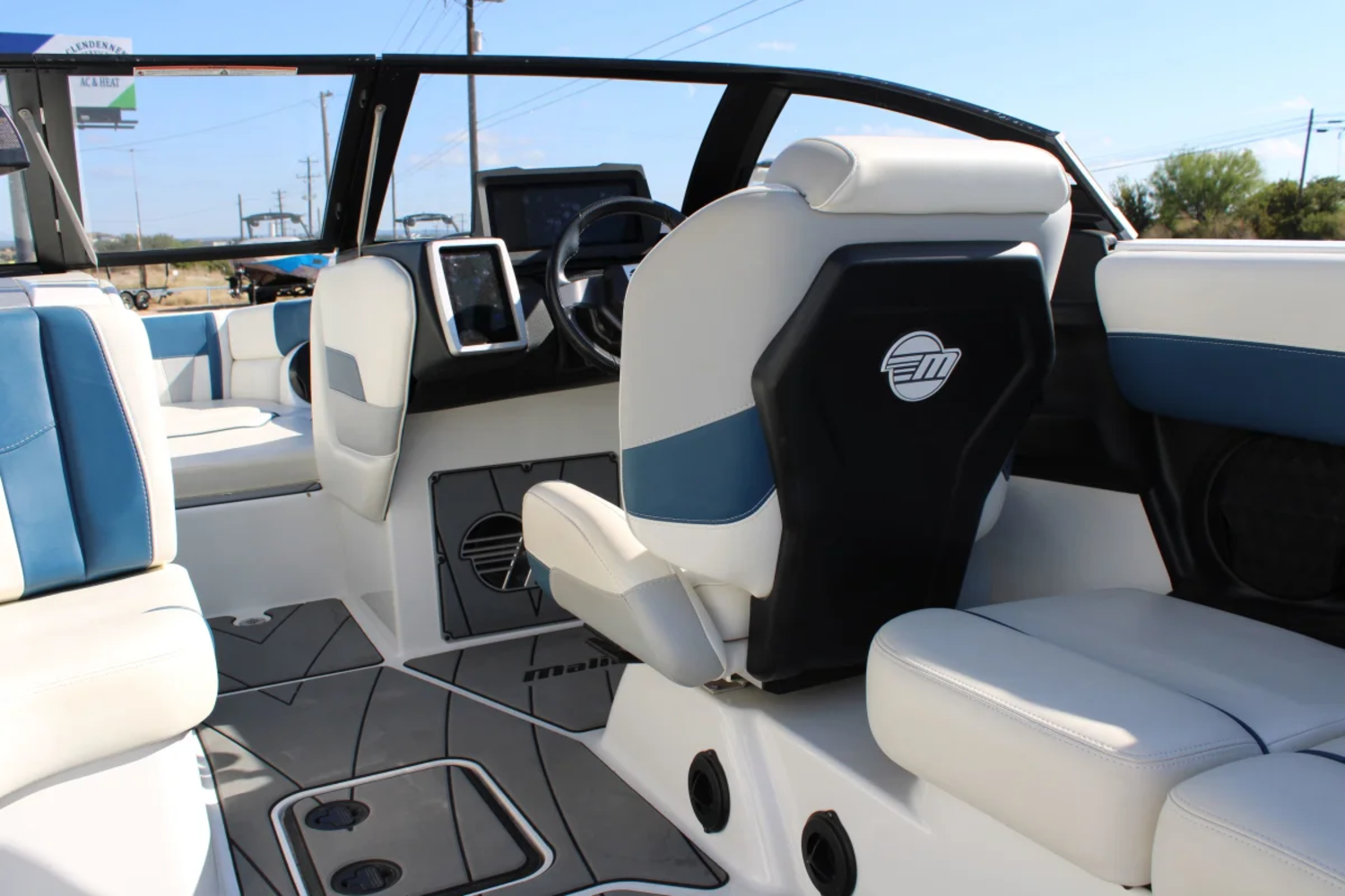 2022 Malibu 23 LSV