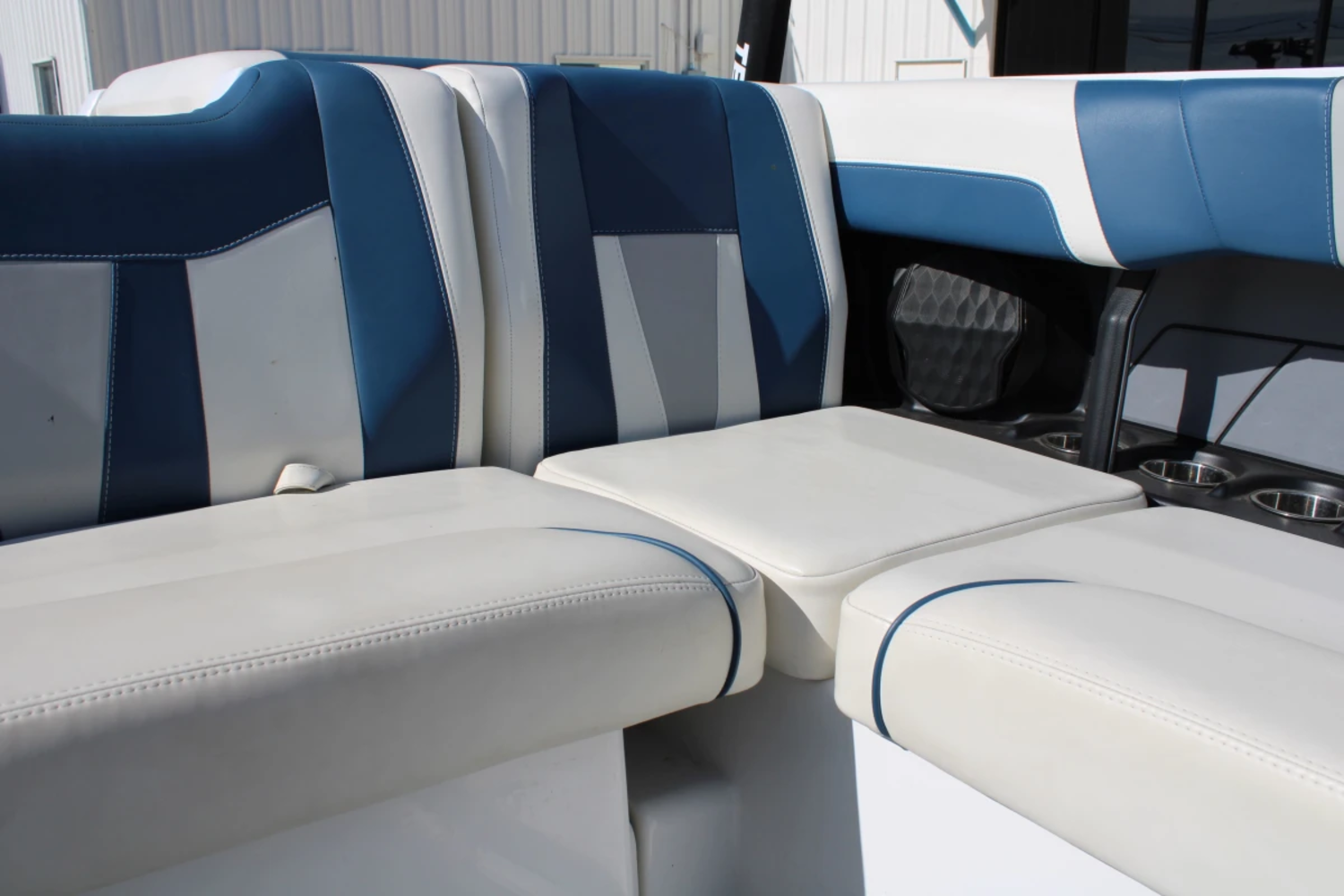 2022 Malibu 23 LSV