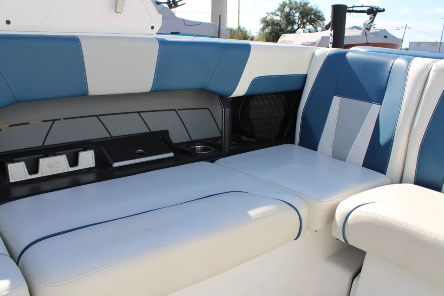 2022 Malibu 23 LSV