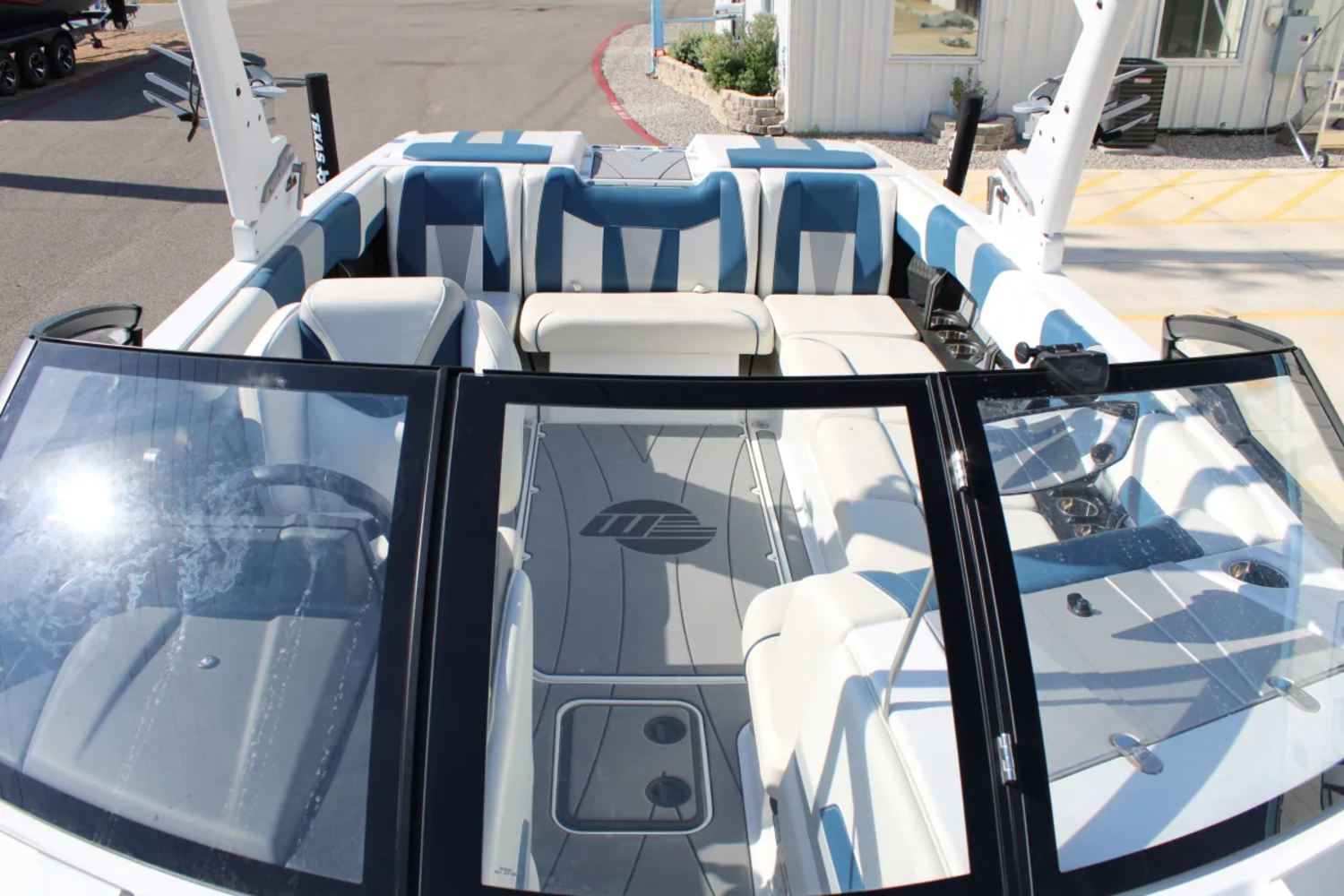 2022 Malibu 23 LSV