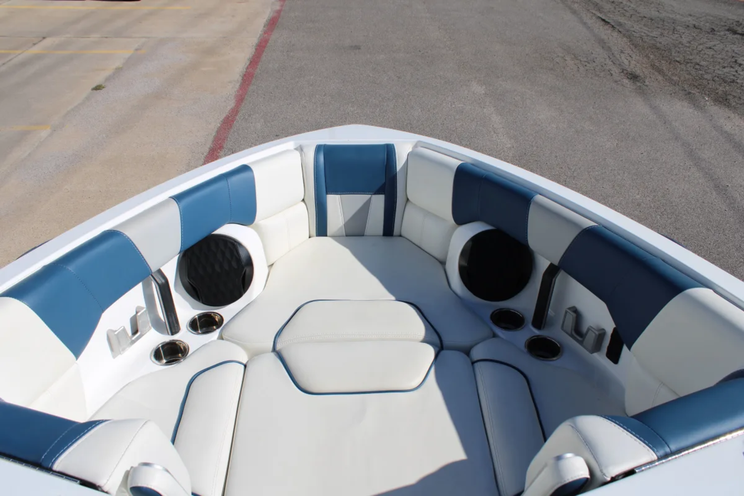 2022 Malibu 23 LSV