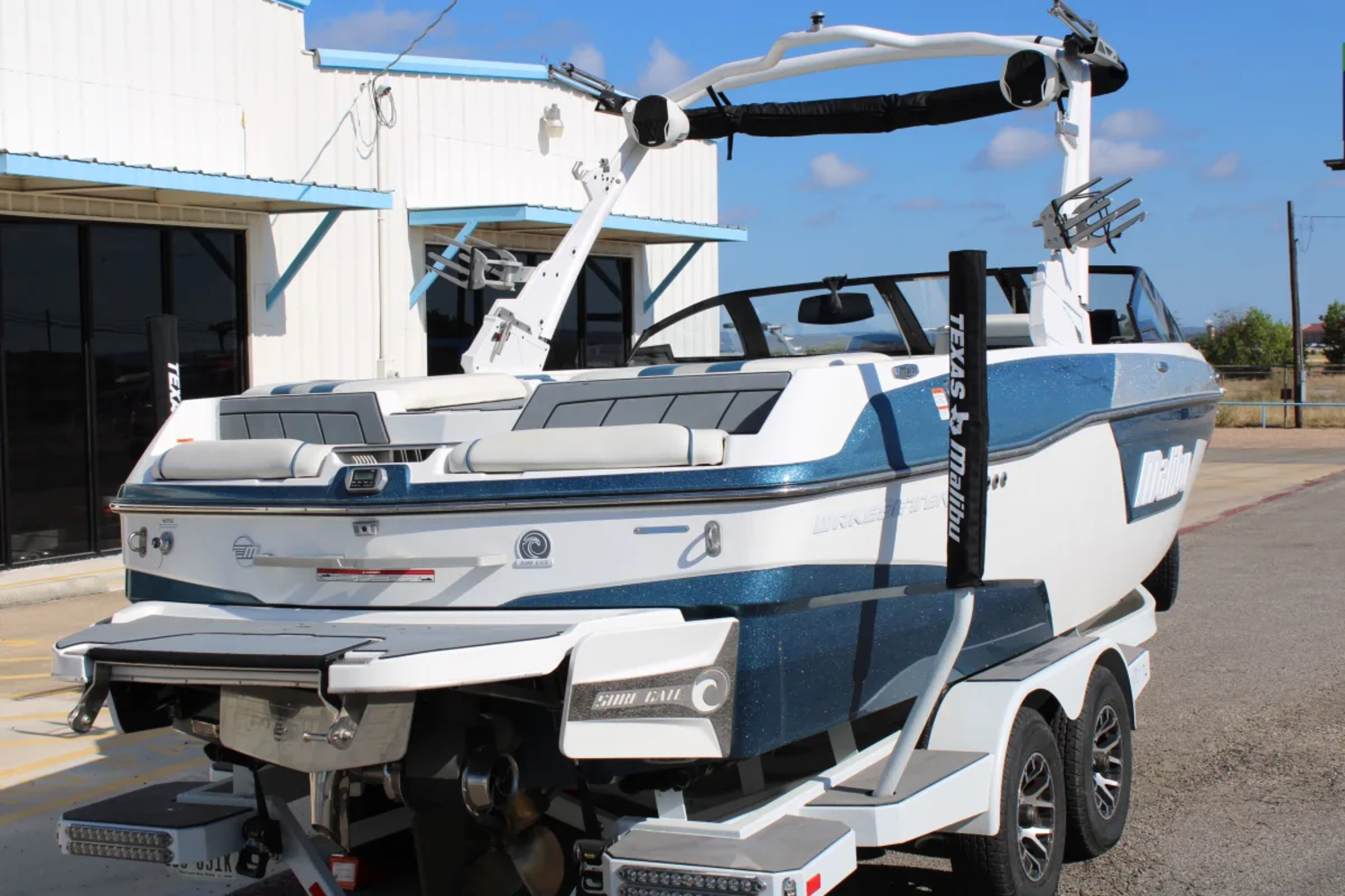 2022 Malibu 23 LSV