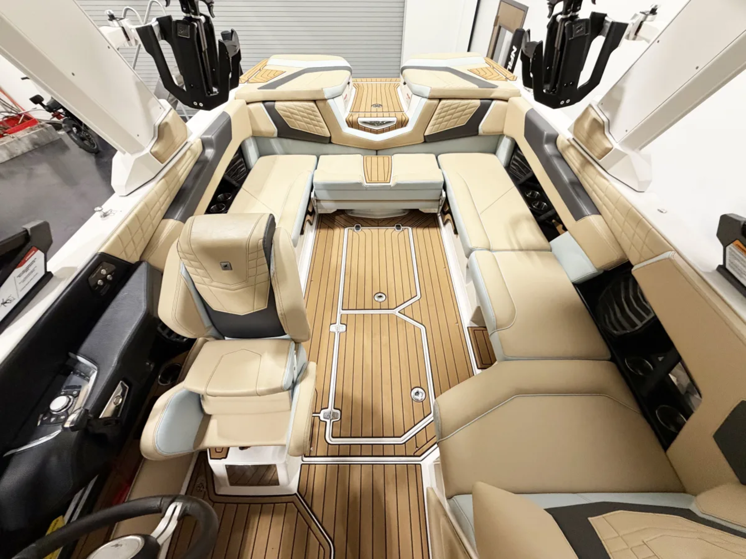 2023 Nautique G23
