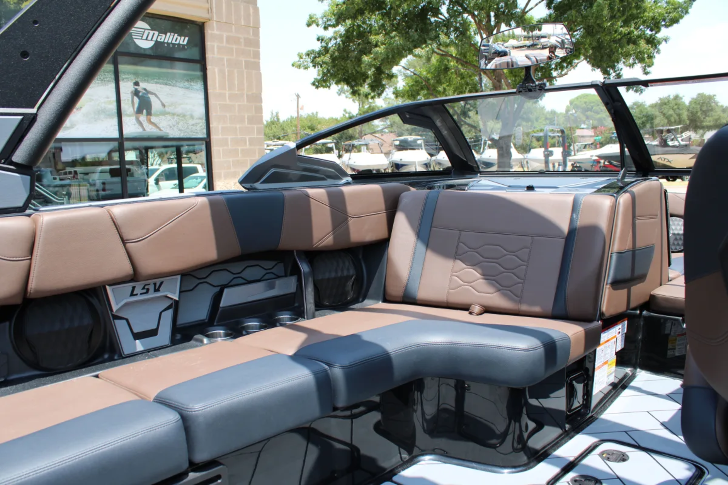 2026 Malibu 23 LSV